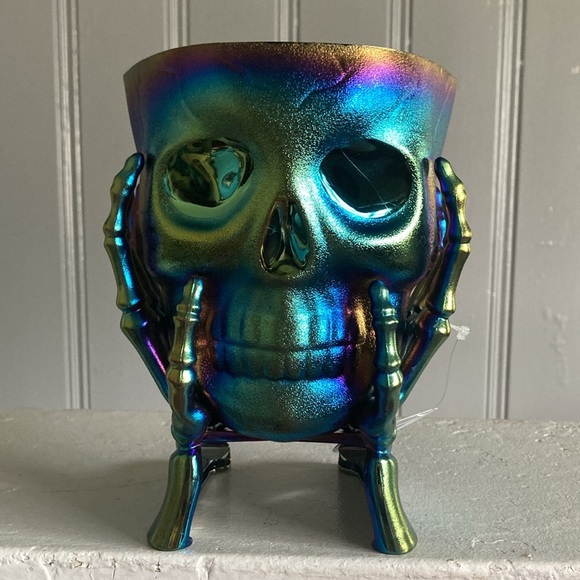 NWT Green Iridescent Oil Slick Skull 💀 in Hands Snack or Candy Bowl Decoration - Picture 17 of 17
